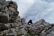 34 In azione combinata mani e piedi
